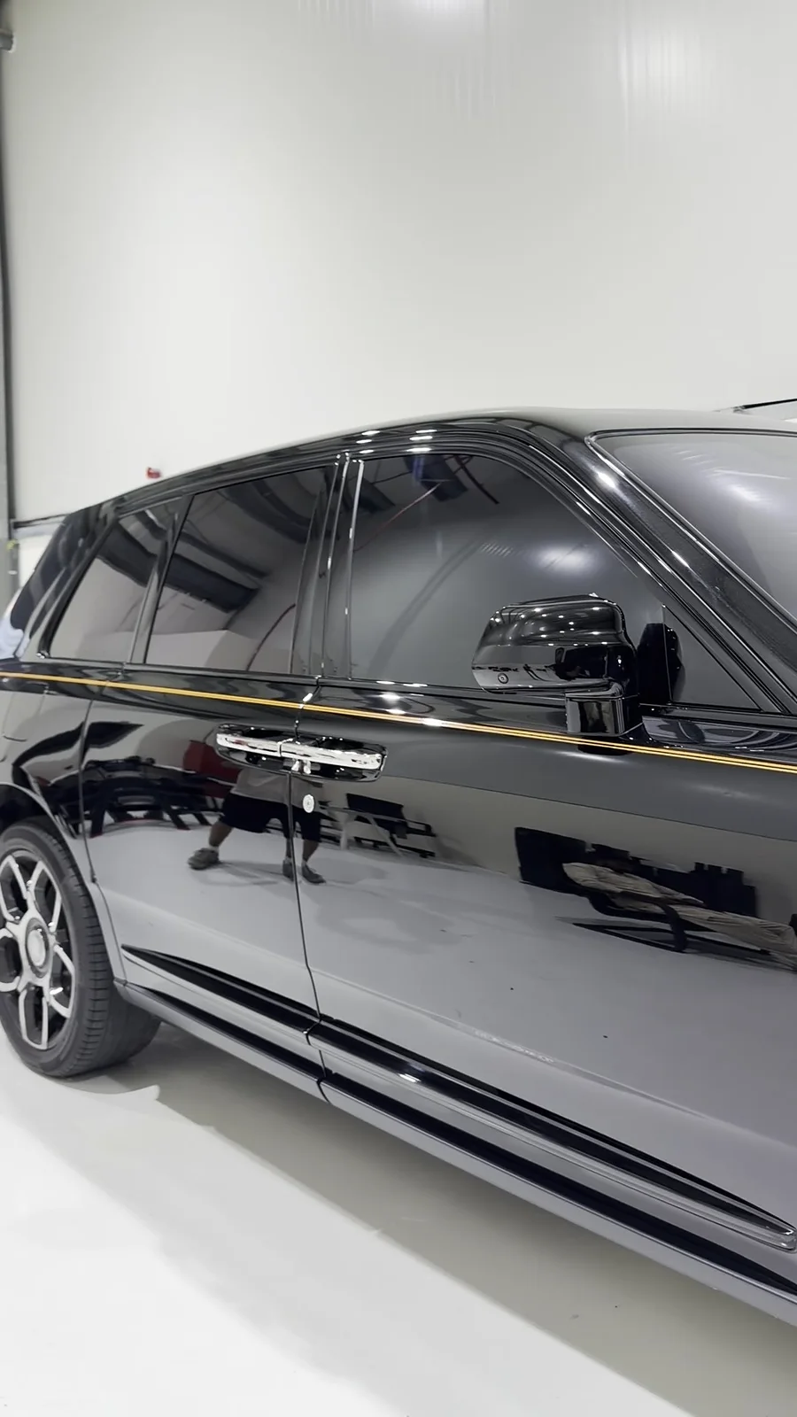 Rolls-Royce Cullinan with tinted glass in the ASV studio
