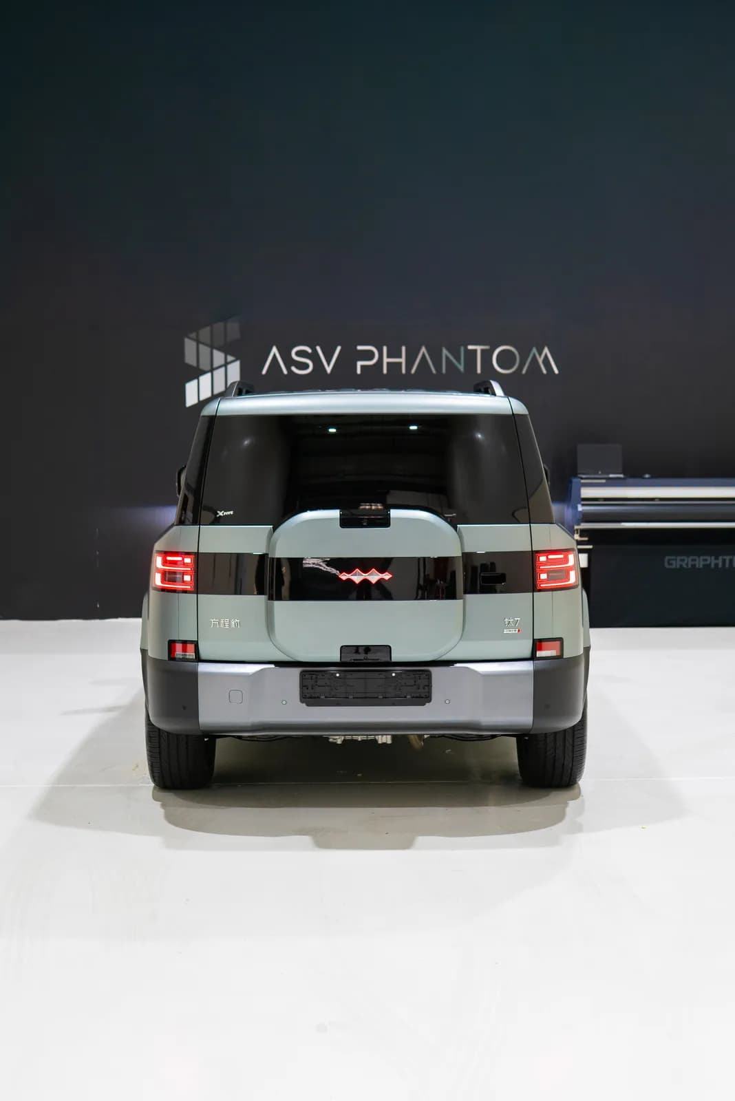 06 Leopard Suv Tinted Rear — Window Tint at ASV Phantom Dubai